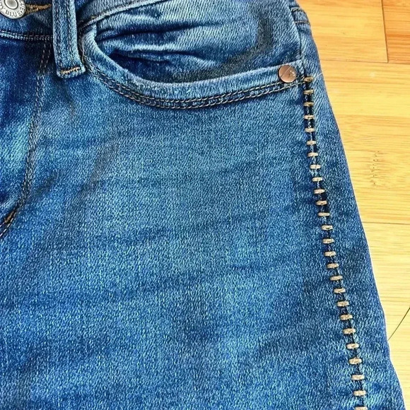 Judy Blue Boyfriend Fit Distressed Denim Jeans size 0/24 - Picture 5 of 11